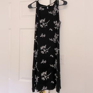 Black Dress w flower embroidery pattern size 10 (6-10)